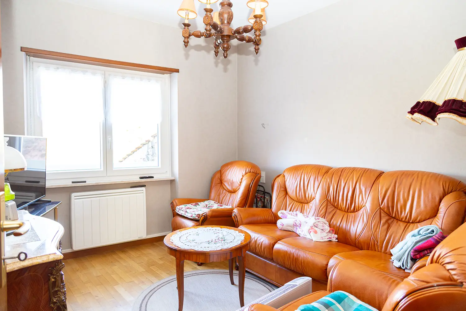 Maison bi-famille Bust viager salon 1