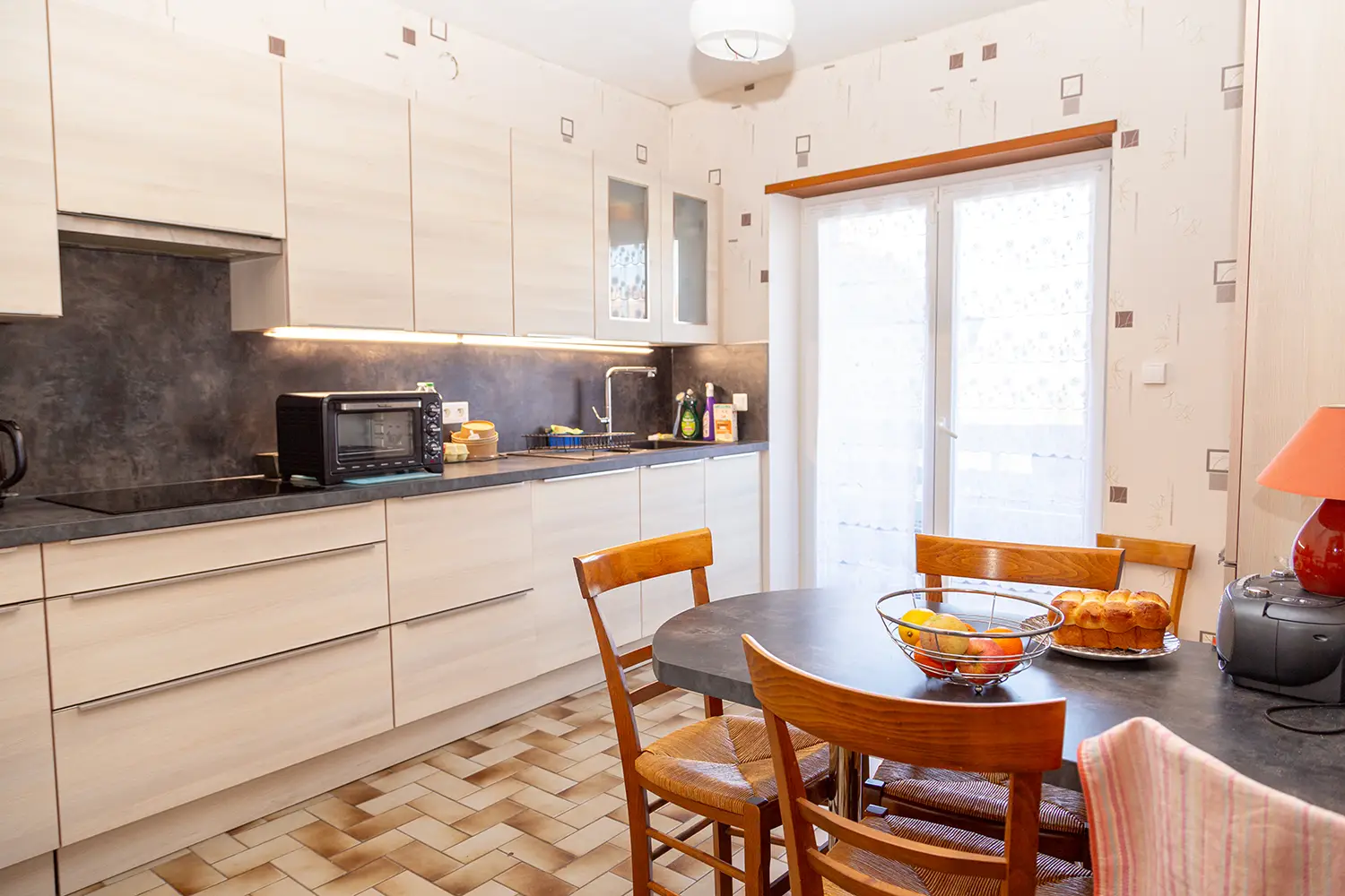 Maison bi-famille Bust viager cuisine 1