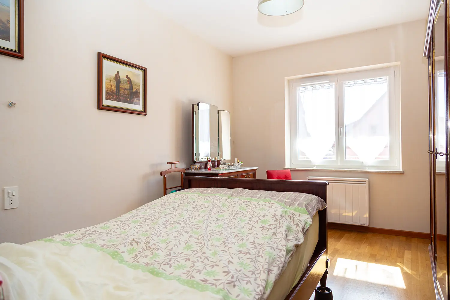 Maison bi-famille Bust viager chambre 1