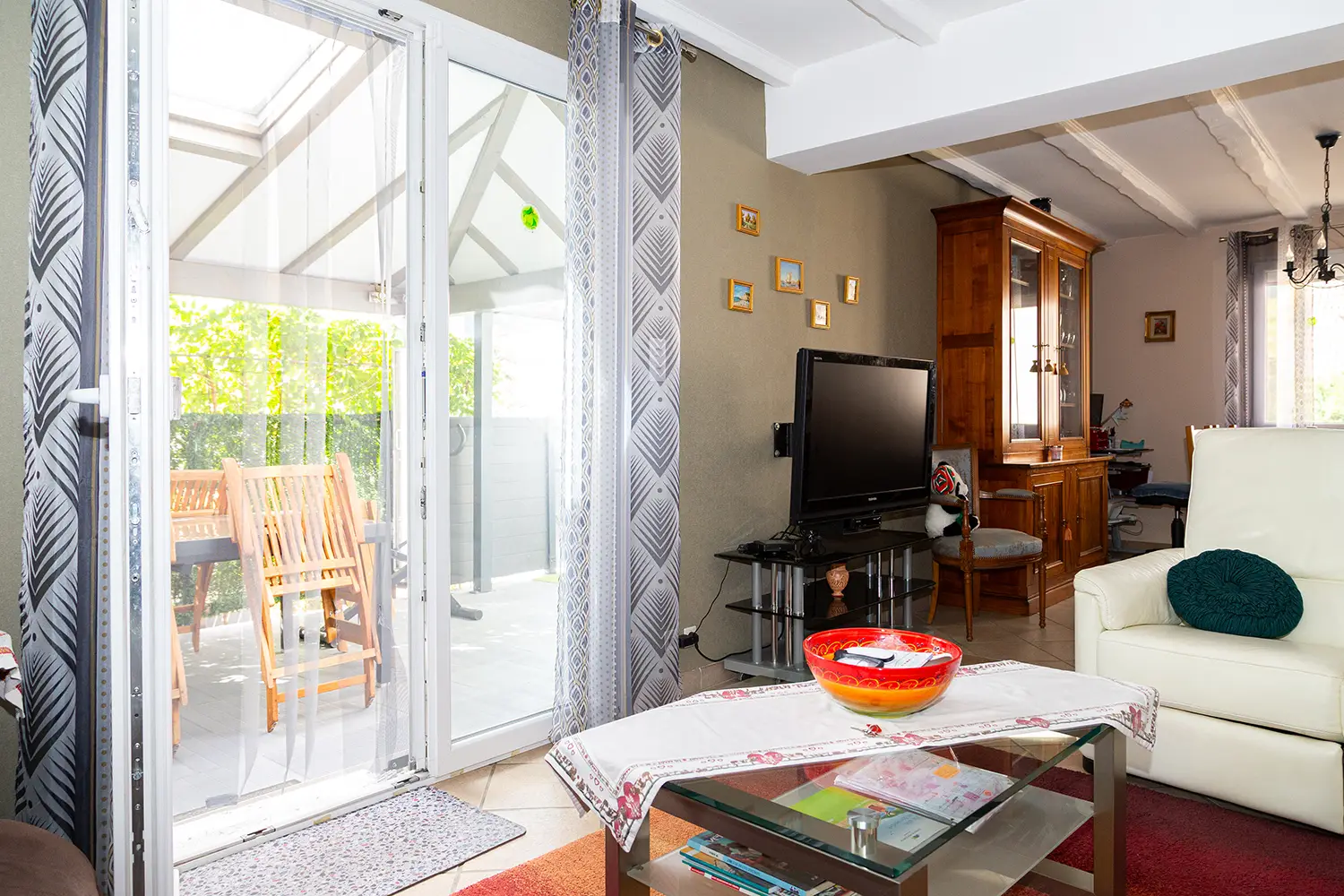 Maison familiale en viager occupé à Wintzenheim, aux portes de Colmar (68) Viager occupé Wintzenheim salon accès terrasse